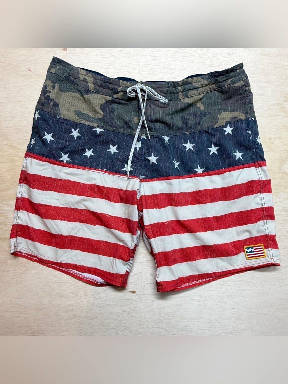 Billabong Men's Board Shorts Size 40 USA Flag Stars Stripes Camo Patriotic Swim